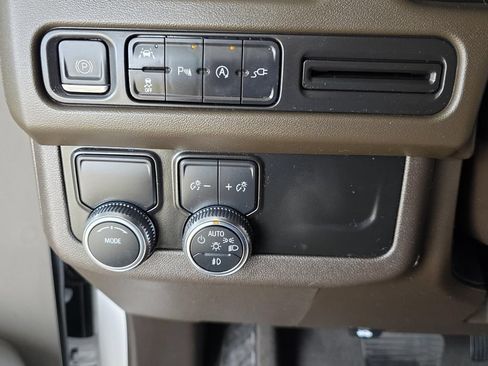 Used 2022 GMC Yukon SLE w/ Gmc Pro Safety Plus Package RWD image 20