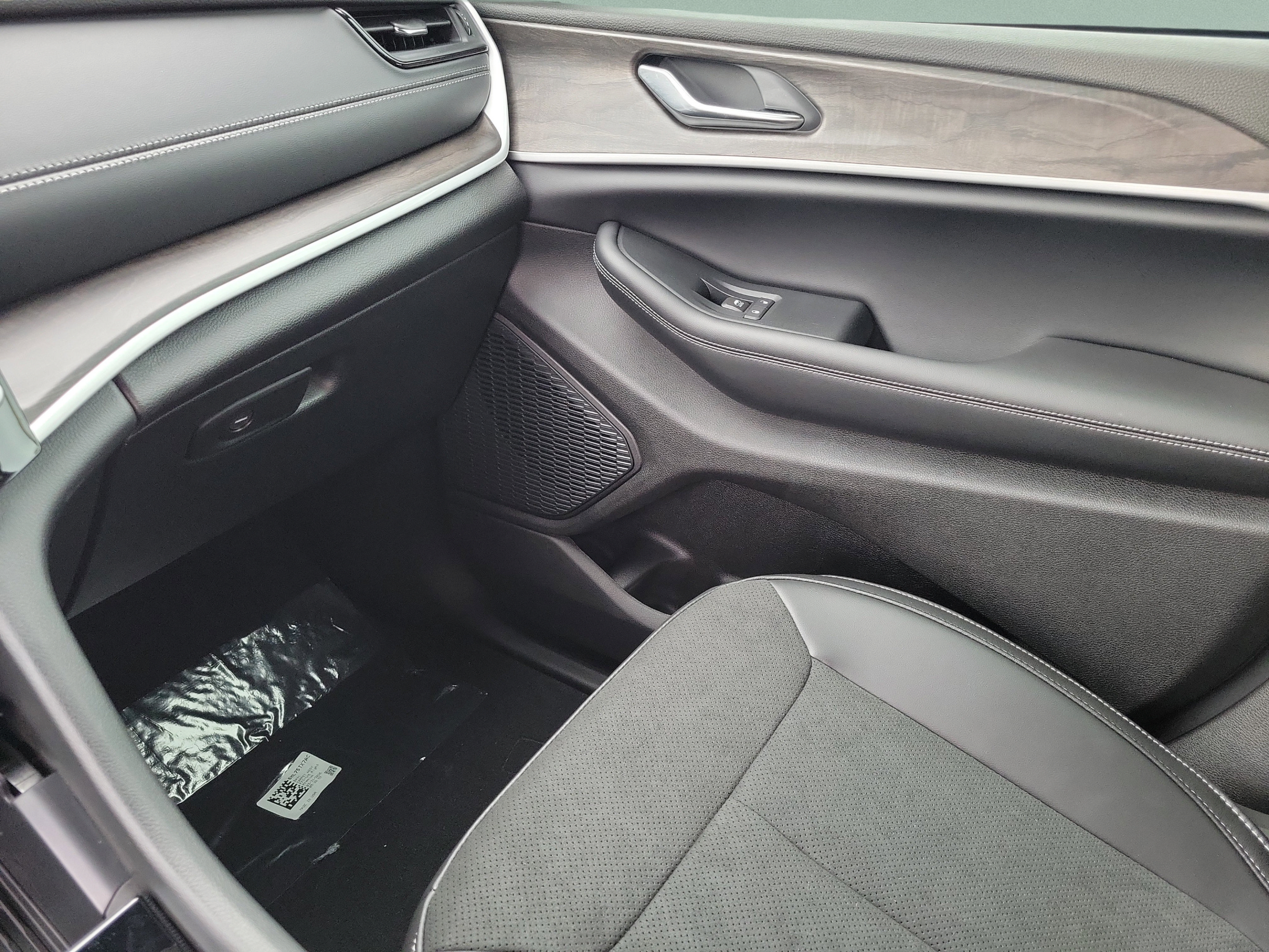 New 2026 Jeep Grand Cherokee Altitude AWD/4WD image 20