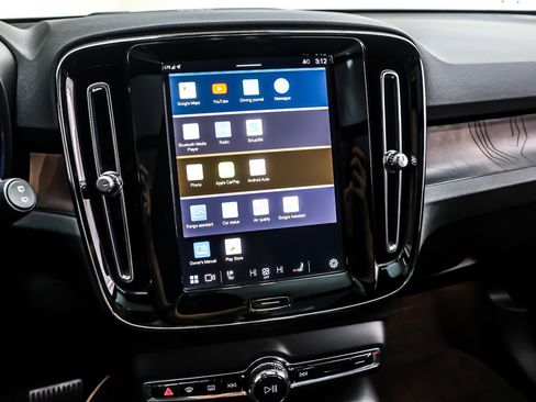 Used 2024 Volvo XC40 Recharge Ultimate image 19