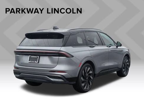 Used 2024 Lincoln Nautilus Reserve w/ Equipment Group 202A AWD/4WD image 5