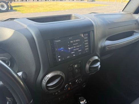 Used 2018 Jeep Wrangler Unlimited Sport S image 12