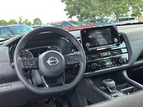 Used 2024 Nissan Pathfinder Rock Creek AWD/4WD image 13