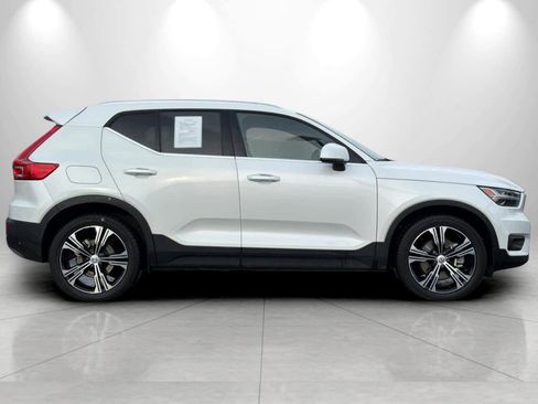 Used 2022 Volvo XC40 T5 Inscription w/ Climate Package image 8