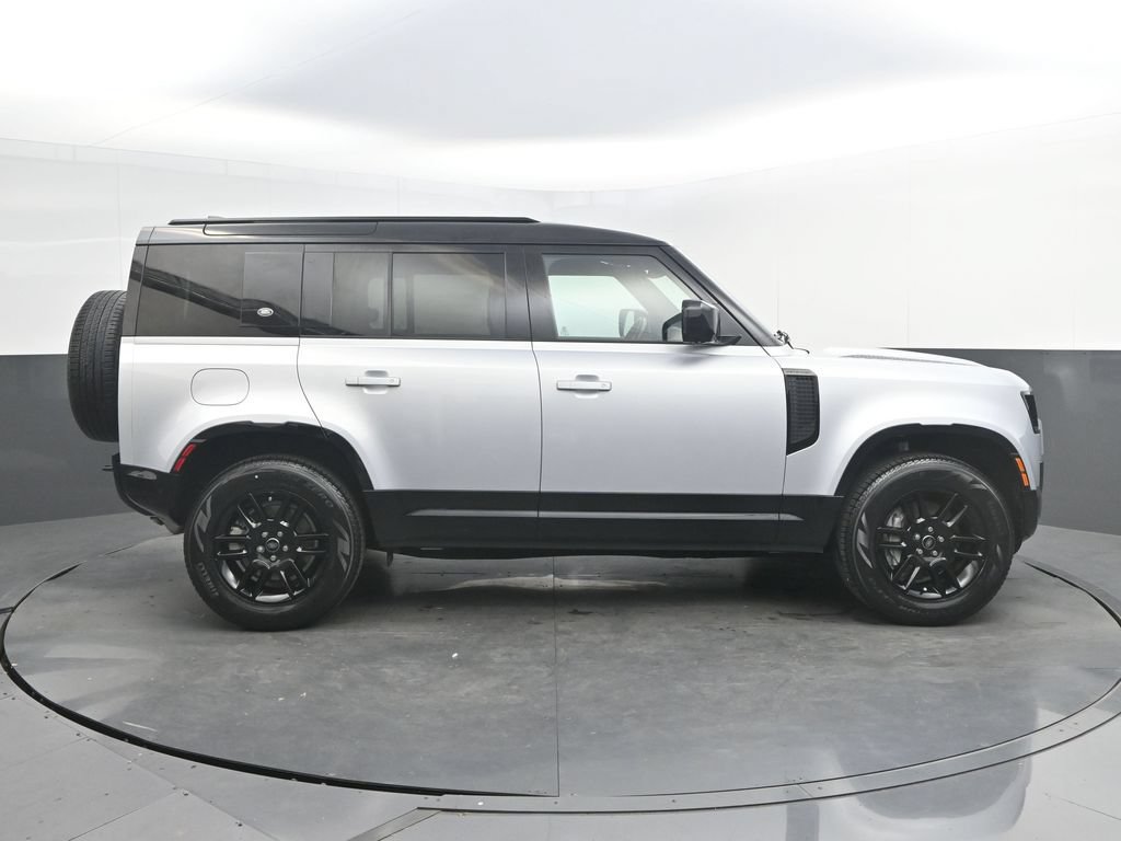 Used 2024 Land Rover Defender 110 X-Dynamic SE AWD/4WD image 8