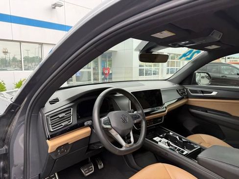 Used 2024 Volkswagen Atlas Cross Sport SEL R-Line AWD/4WD image 8