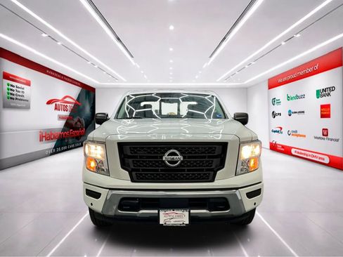 Used 2022 Nissan Titan SV image 3