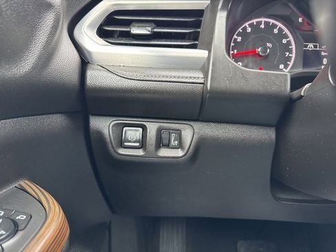 Used 2018 GMC Acadia SLE image 15