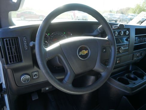 Used 2017 Chevrolet Express 2500 RWD image 23