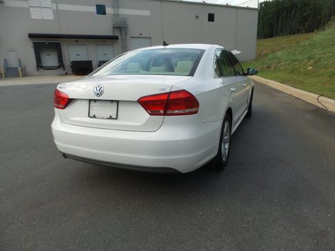 Used 2012 Volkswagen Passat 2.5 SE FWD image 3