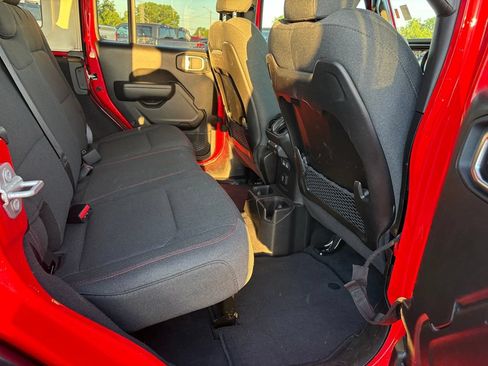 Used 2025 Jeep Wrangler Unlimited Rubicon AWD/4WD image 12