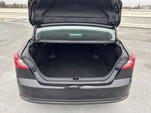 Used 2025 Toyota Camry LE image 29