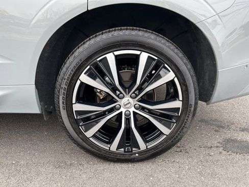 Certified 2025 Volvo XC60 B5 Plus image 9
