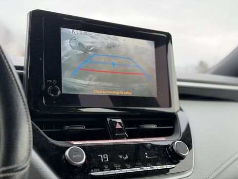 Used 2025 Toyota Corolla SE image 3