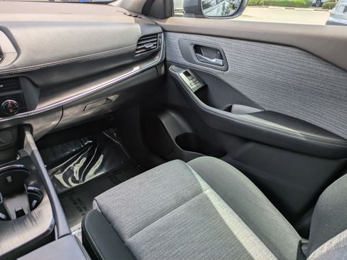 Certified 2023 Nissan Rogue SV FWD image 18