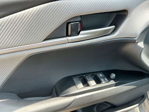 Used 2025 Toyota Camry SE image 13