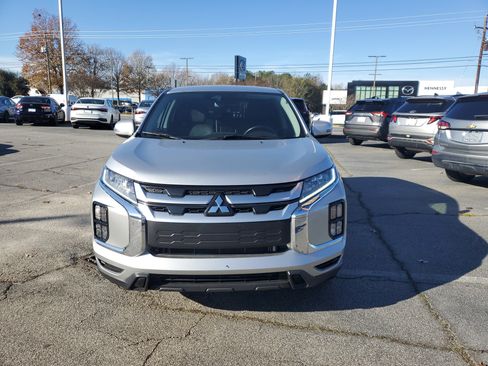 Used 2023 Mitsubishi Outlander Sport SE image 3