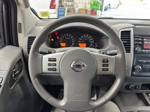 Used 2014 Nissan Frontier SV AWD/4WD image 21