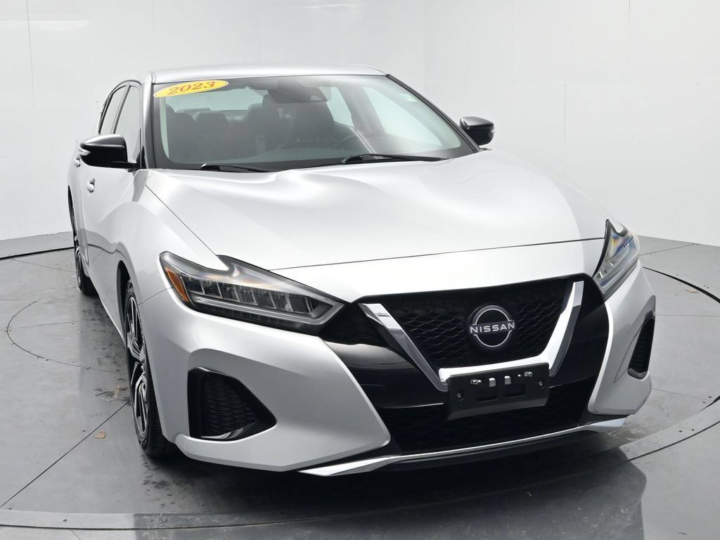 Used 2023 Nissan Maxima SV w/ Floor Mat Group FWD image 2