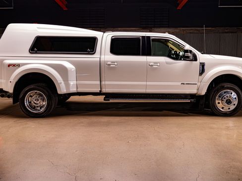 Used 2022 Ford F450 Lariat w/ FX4 Off-Road Package image 11