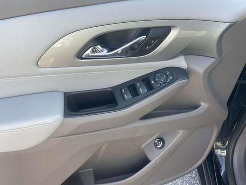 Used 2020 Chevrolet Traverse LT FWD image 16