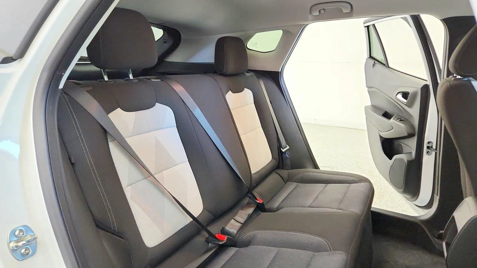 Used 2024 Chevrolet Trax LS w/ LS Convenience Package FWD image 28