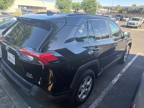 Certified 2021 Toyota RAV4 XLE AWD/4WD image 6