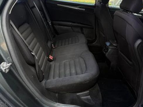 Used 2015 Ford Fusion SE FWD image 13