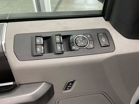 Used 2017 Ford F350 XLT w/ XLT Premium Package AWD/4WD image 24