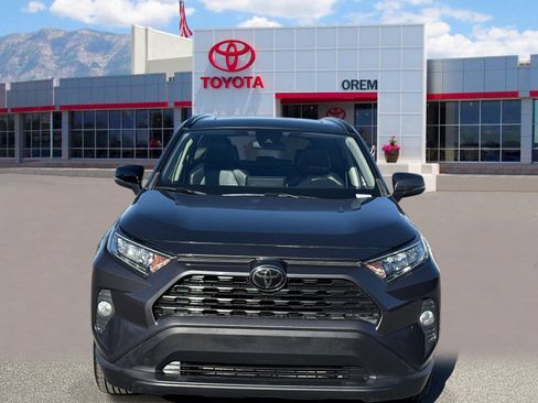 Used 2020 Toyota RAV4 XLE Premium FWD image 2