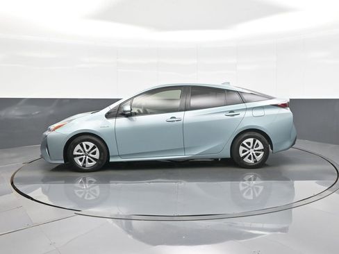 Used 2017 Toyota Prius Two w/ Carpet Mat Package FWD image 4