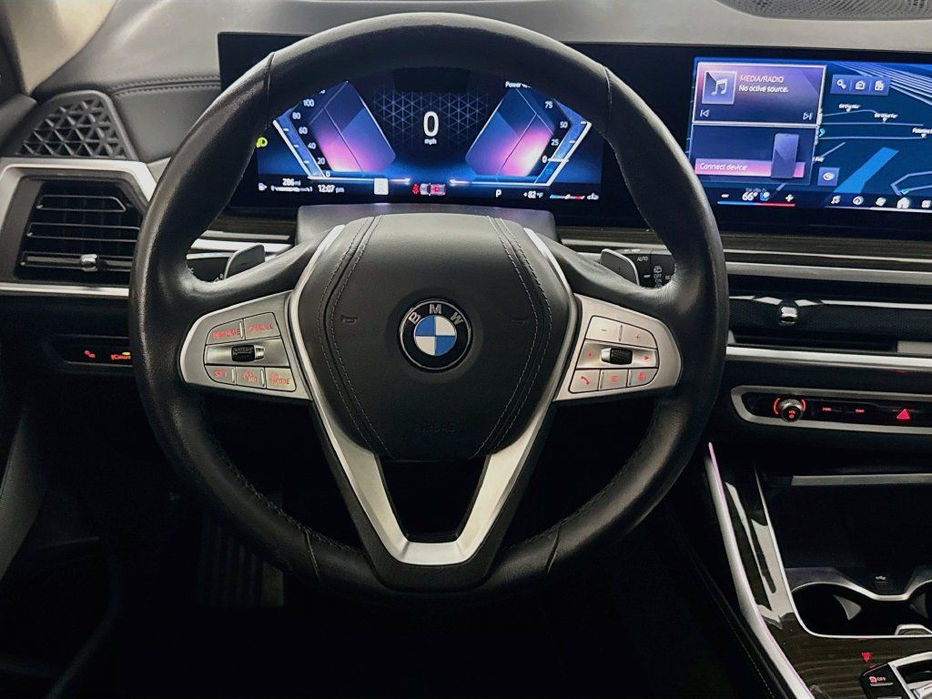 Used 2024 BMW X7 xDrive40i AWD/4WD image 11