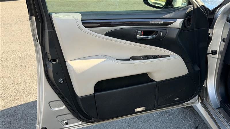 Used 2013 Lexus LS 460 w/ Comfort Pkg RWD image 20