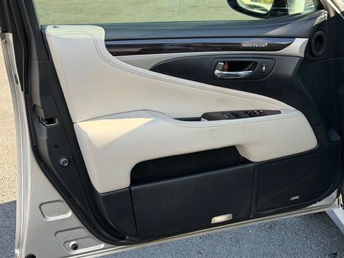 Used 2013 Lexus LS 460 w/ Comfort Pkg RWD image 20