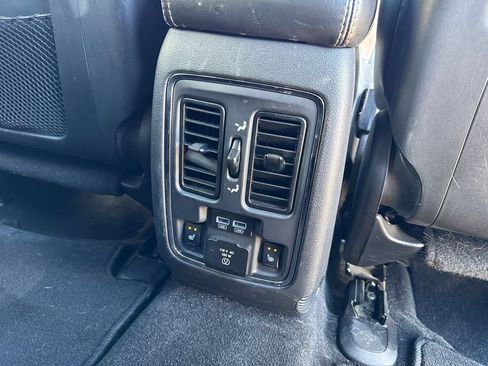 Used 2014 Jeep Grand Cherokee Overland w/ Advanced Technology Group AWD/4WD image 40