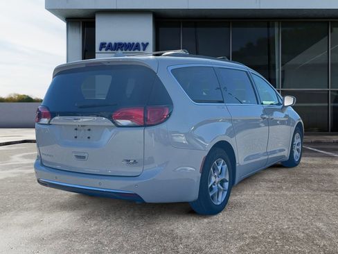 Used 2019 Chrysler Pacifica Touring Plus w/ Tire & Wheel Group image 6