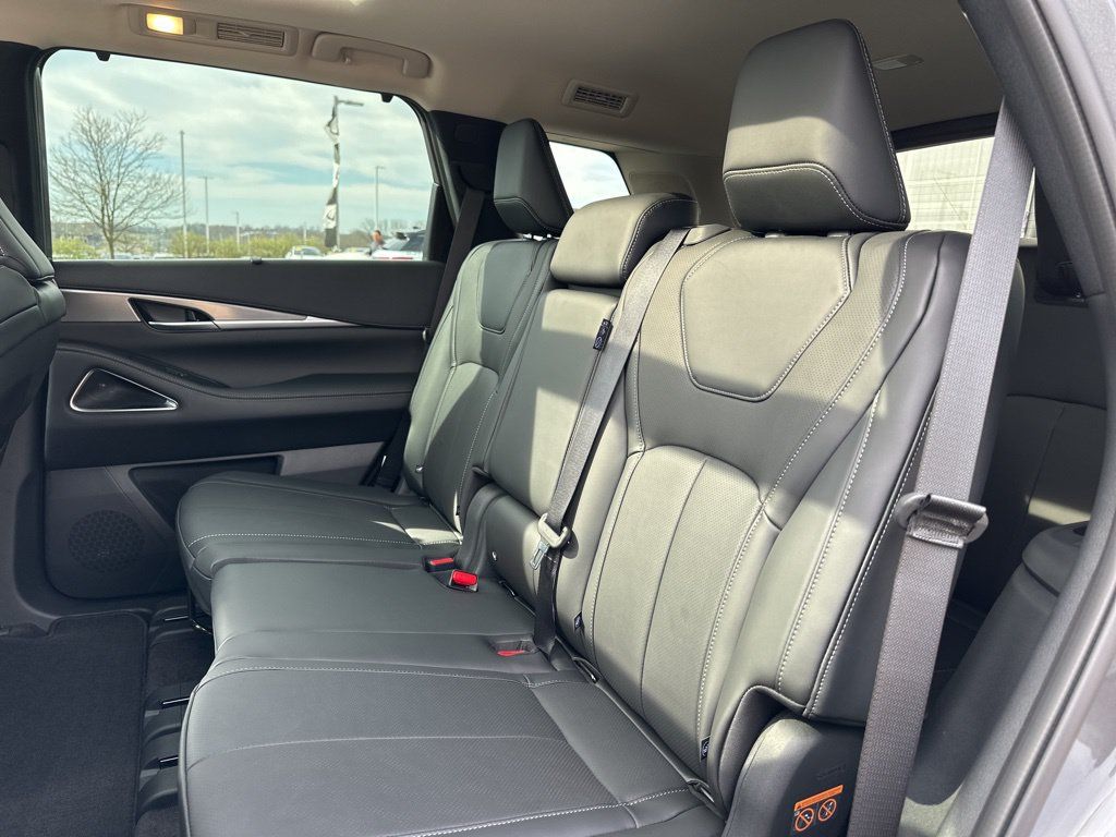 Certified 2026 INFINITI QX60 Luxe w/ Cargo Package AWD/4WD image 39