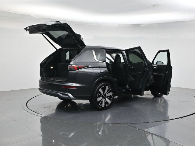 Used 2025 Mitsubishi Outlander SE FWD image 52