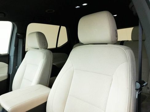 Used 2023 Chevrolet Traverse LS FWD image 17