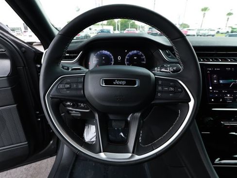 Certified 2025 Jeep Grand Cherokee Laredo w/ Luxury Tech Group I AWD/4WD image 11