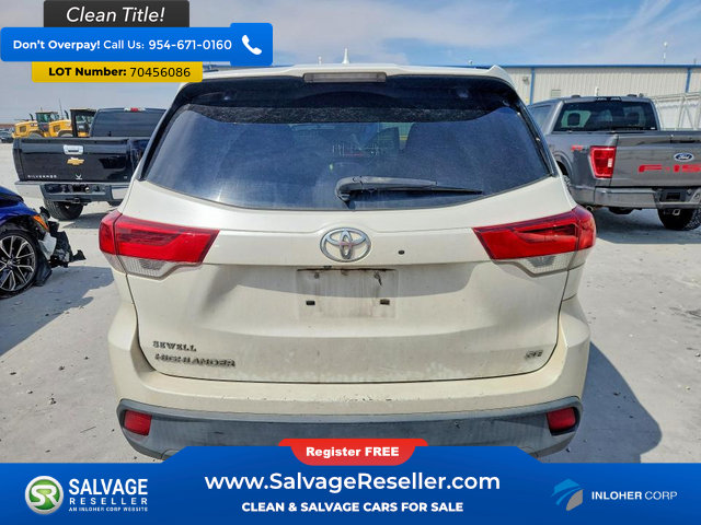 Used 2017 Toyota Highlander SE FWD image 8
