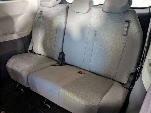 Used 2021 Toyota Sienna LE image 25