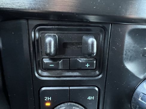 Used 2023 Ford F250 Lariat w/ Chrome Package image 39