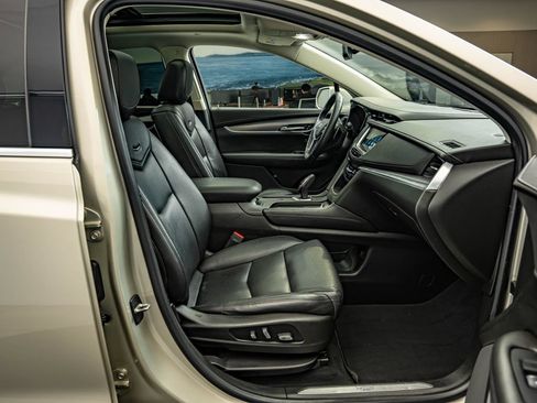 Used 2017 Cadillac XT5 Luxury w/ Driver Awareness Package FWD image 35