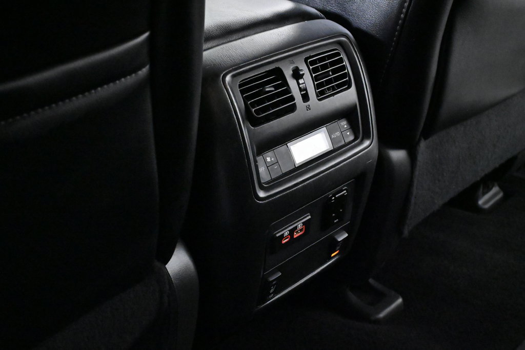Used 2019 Nissan Pathfinder SL w/ SL Premium Package AWD/4WD image 37
