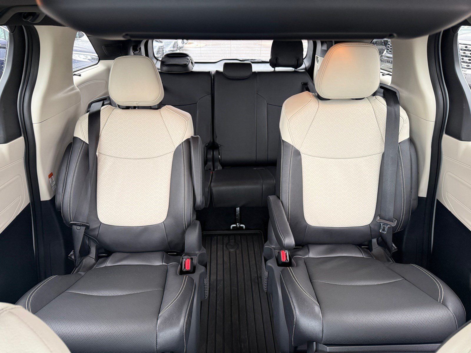 Used 2026 Toyota Sienna Limited AWD/4WD image 18