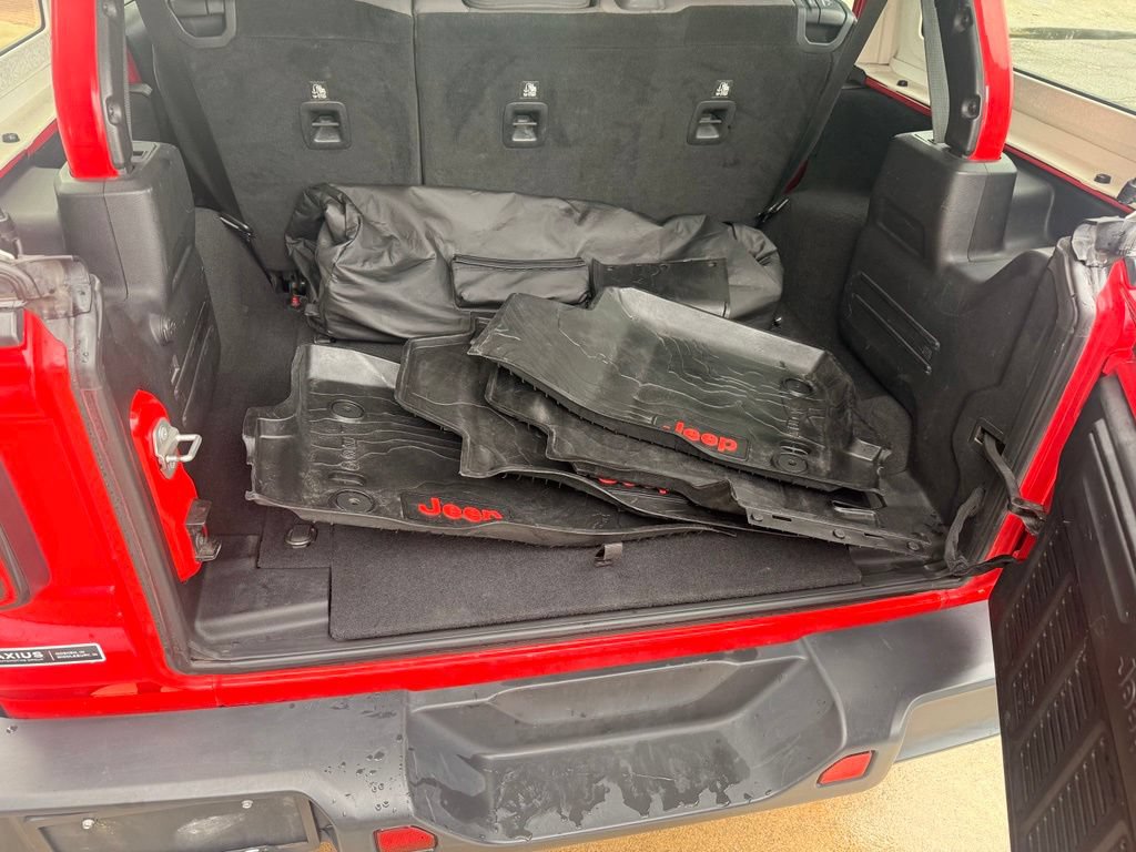 Used 2018 Jeep Wrangler Unlimited Sahara AWD/4WD image 12