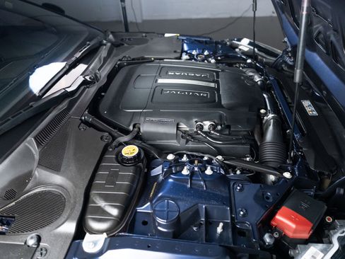 Used 2018 Jaguar F-TYPE Coupe RWD image 38