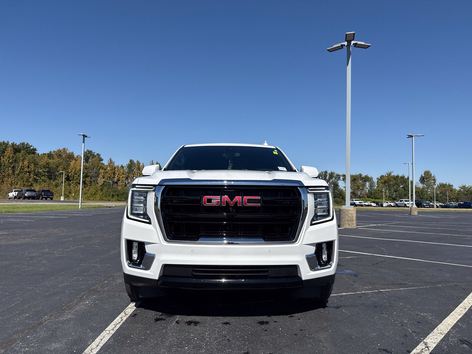 Used 2022 GMC Yukon SLE w/ Gmc Pro Safety Plus Package AWD/4WD image 2