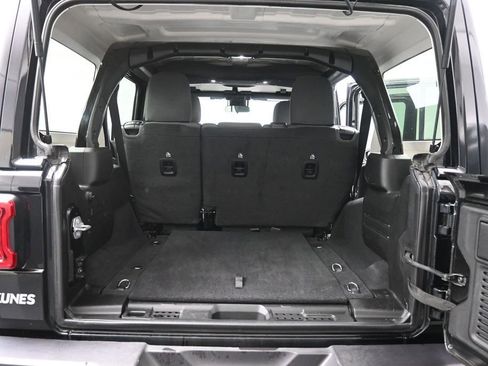 Used 2025 Jeep Wrangler Unlimited Sahara AWD/4WD image 22
