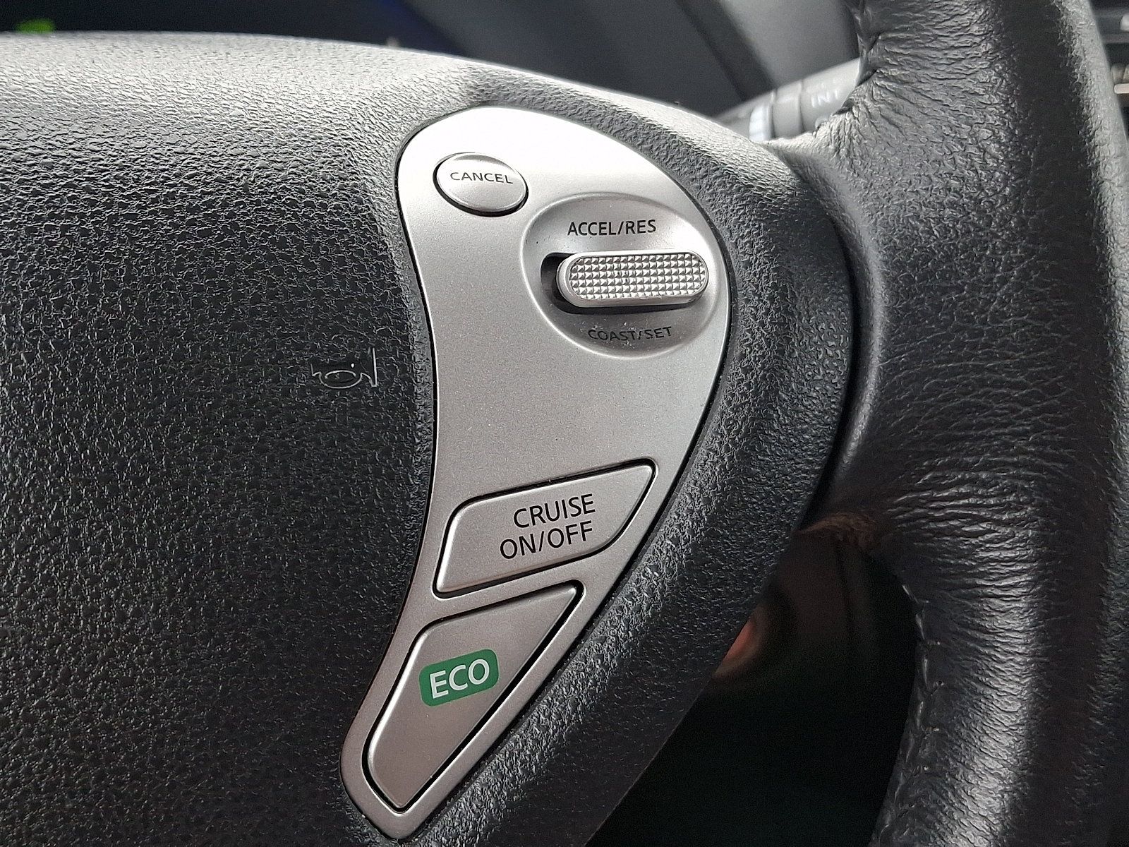 Used 2015 Nissan Leaf S FWD image 21